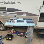 857. Instalujemy (nieskutecznie) panele solarne